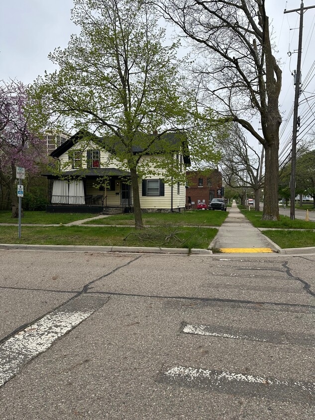 Photo - 233 N Chestnut St (Lansing, MI)