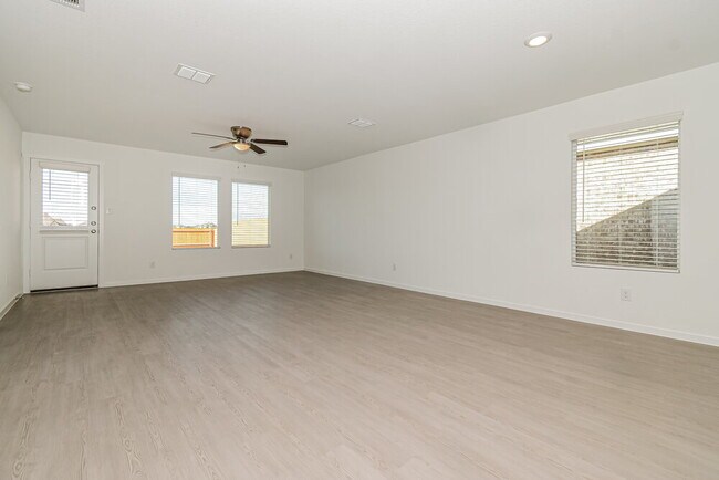 Photo - 1285 Wedge Leaf Ln