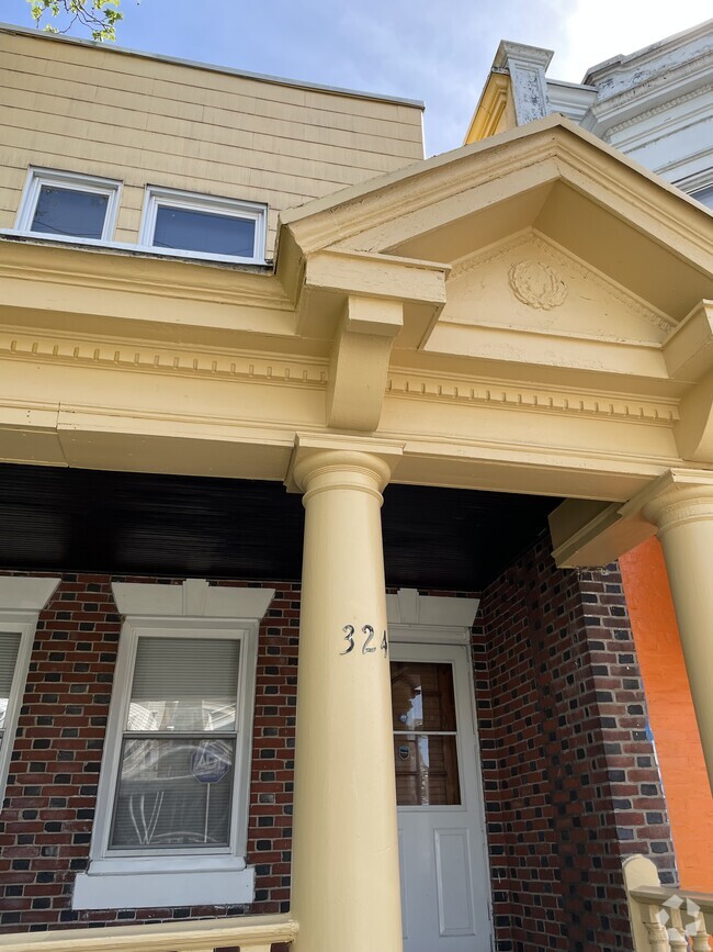 Building Photo - 324 W Ashdale St Rental