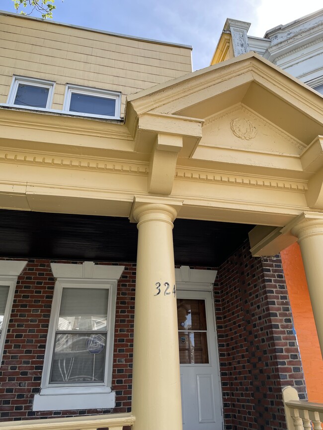 Photo - 324 W Ashdale St House
