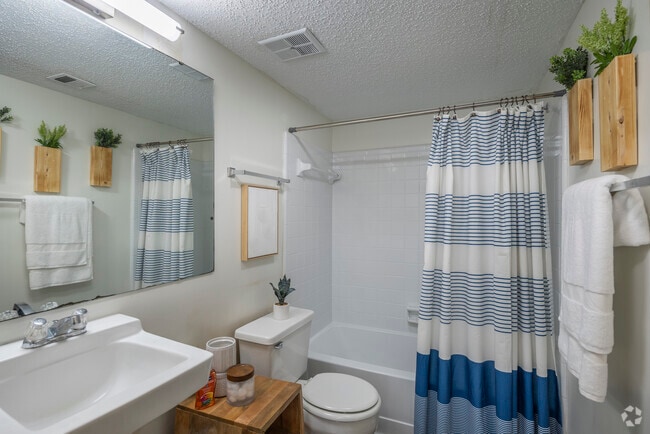 2BR, 2BA - 1,000SF - First Bathroom