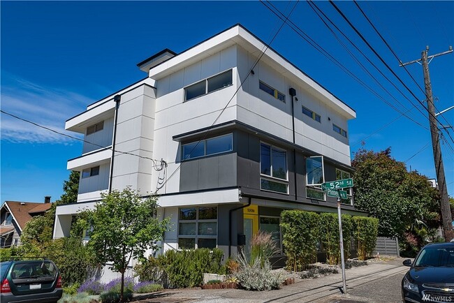 Building Photo - 5201 Phinney Ave N