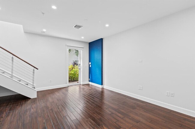 Photo - 731 NE 4th Ave