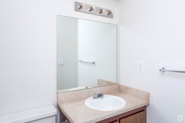2BR, 1.5BA - 800 SF