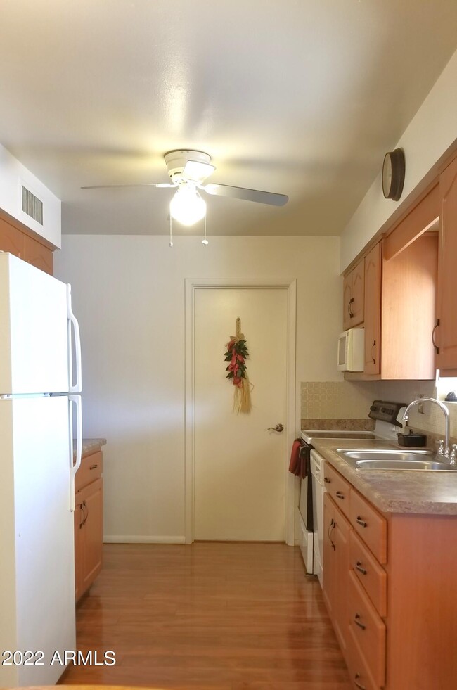 Photo - 716 N 64th St