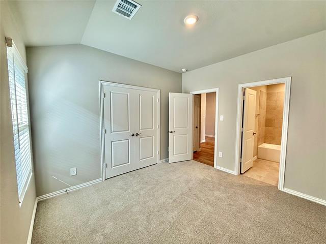 Photo - 2104 Rannoch St