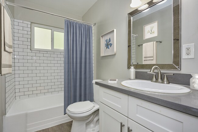 7511 Baño de Lexington.jpg