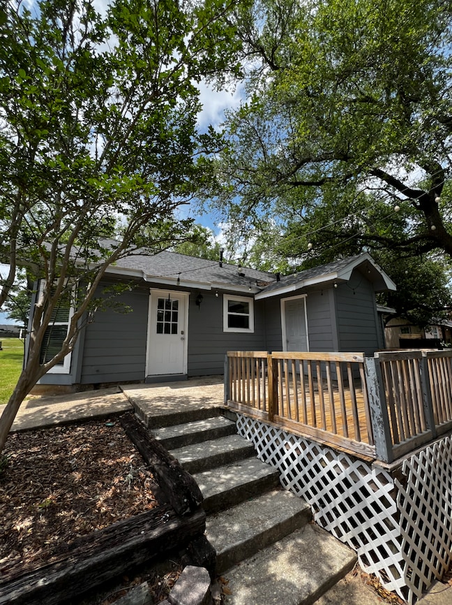 Photo - 203 La Bonne Dr