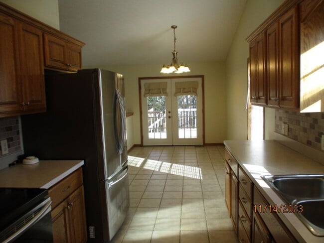 Photo - Spacious 6-Bedroom Home in a Prime Location – Room to Live, Work & Relax!
