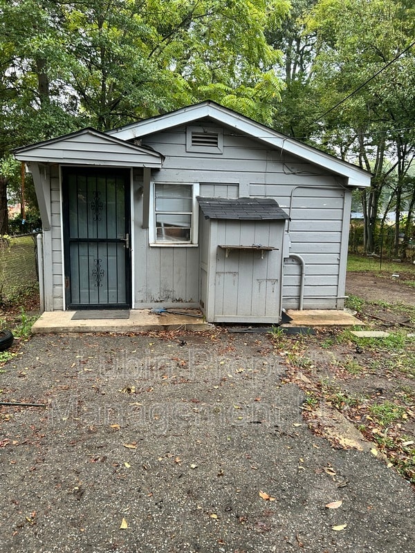 Building Photo - 3468 Bowen Ave Unit 3
