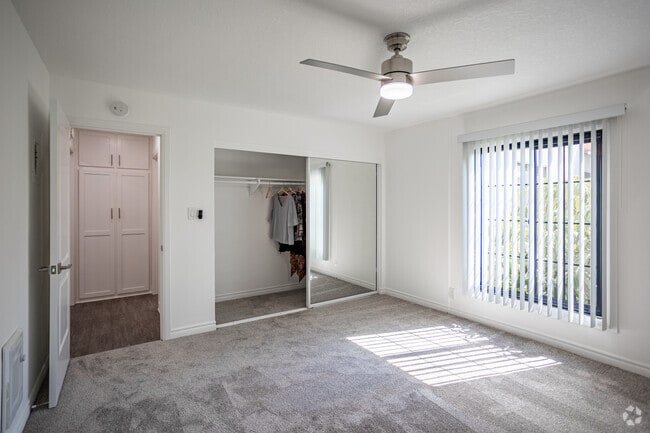 1BR, 1BA - 650SF - Bedroom