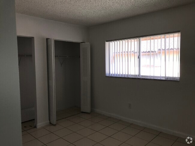 Building Photo - 950 SW 104th Ct Rental