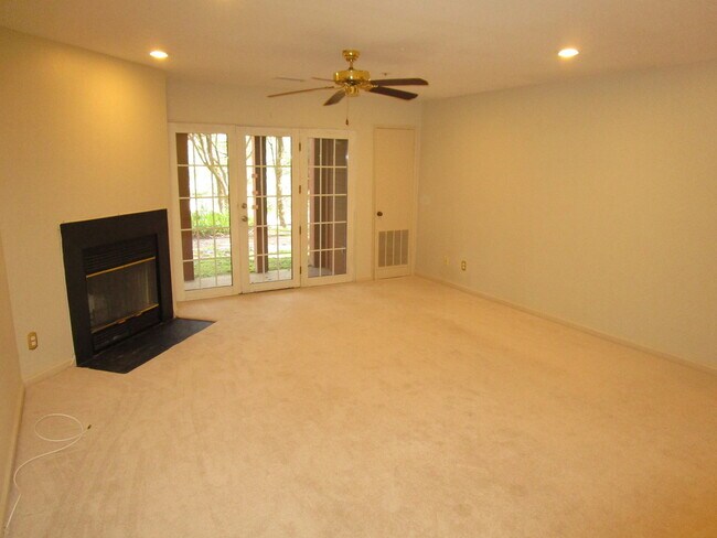 Photo - Terrace Level 1BR/1BA Updated Condo in Dor...