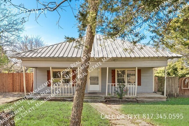 Photo - 209 Pecan St