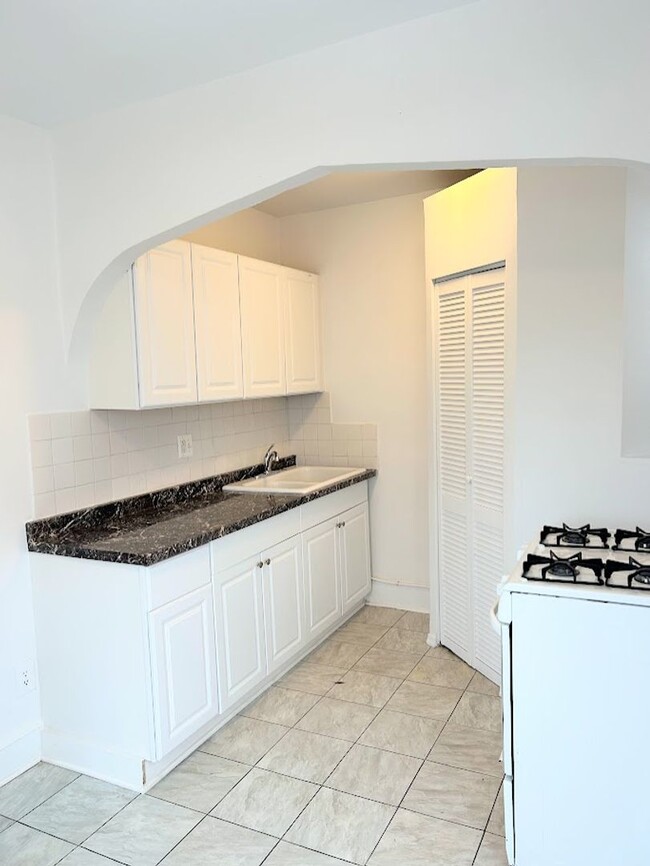 Building Photo - 501 Peabody St NW Unit 2