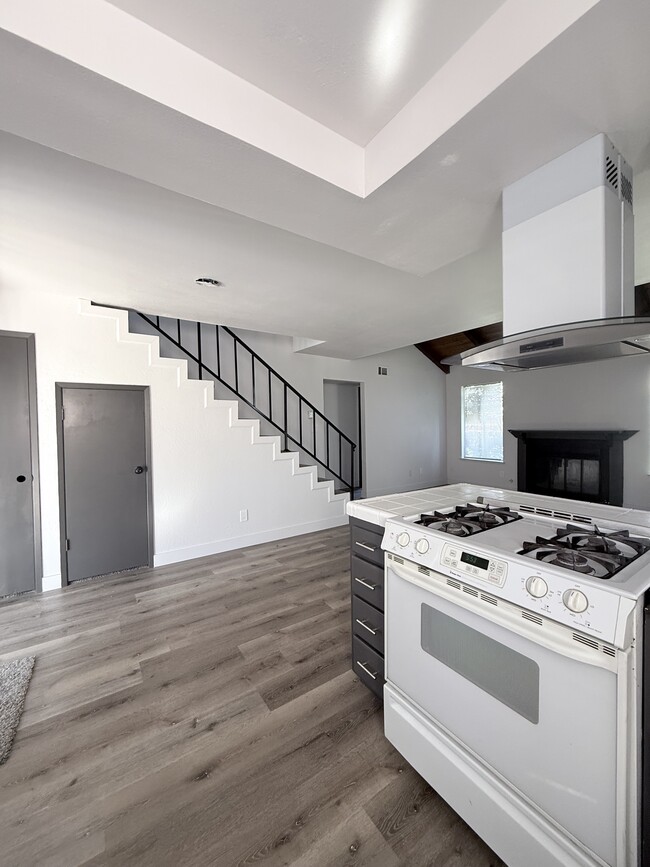 Photo - 1128 S Edison St