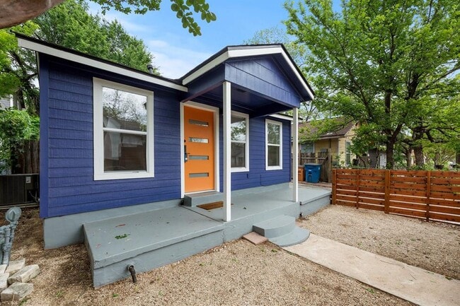 Photo - 2208 Santa Rita St