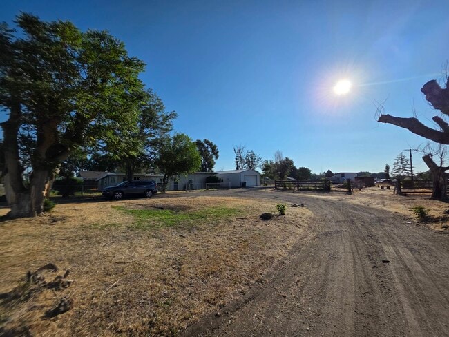 Building Photo - 2021 N Rd 48