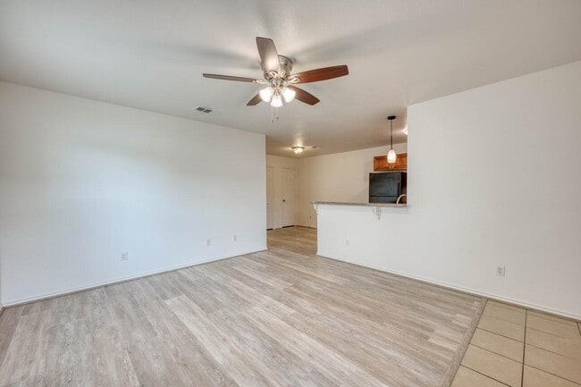 Photo - 1511 N Claremont Cir