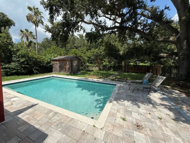 Photo - 985 Cedarwood Ave