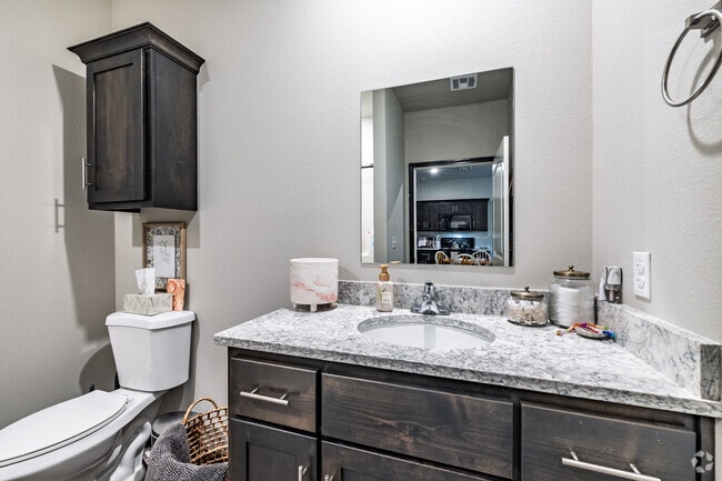 1BR, 1BA - 550SF - Bathroom