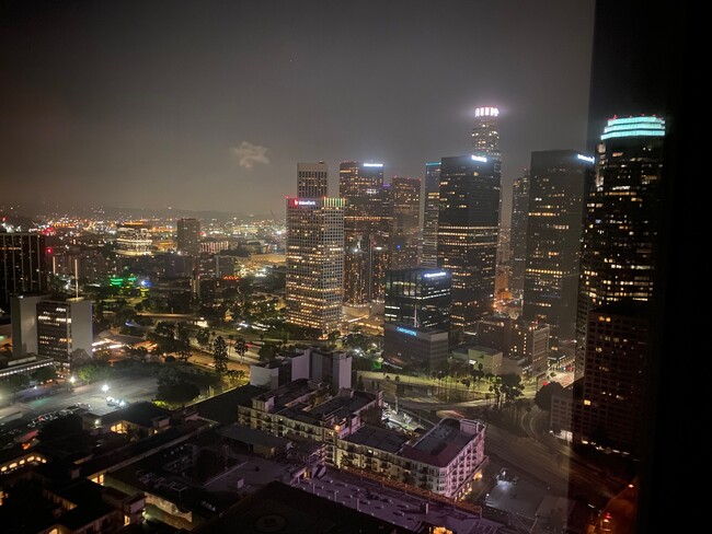 Night View from Dining Area - 1100 Wilshire Blvd Condominio Unidad #3502