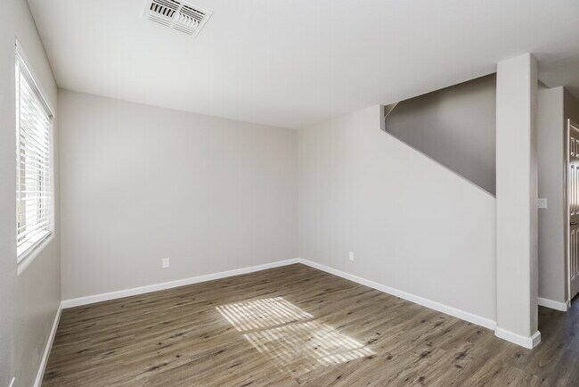 Photo - 1836 E Silversmith Trail