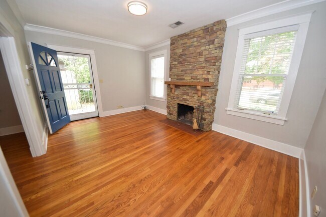 Photo - DARLING charmer with 3 beds and 2 baths near the U of M.