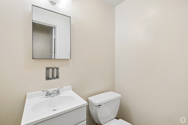 2BR, 1.5BA - 1,040SF - Half Bath