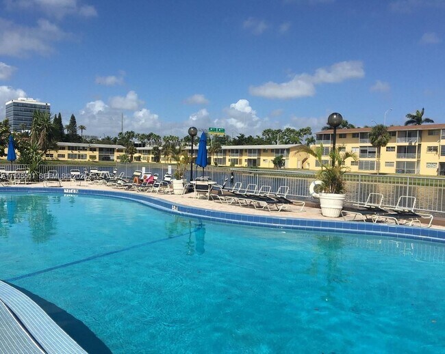 Photo - 2800 NE 203rd St Unidad 10