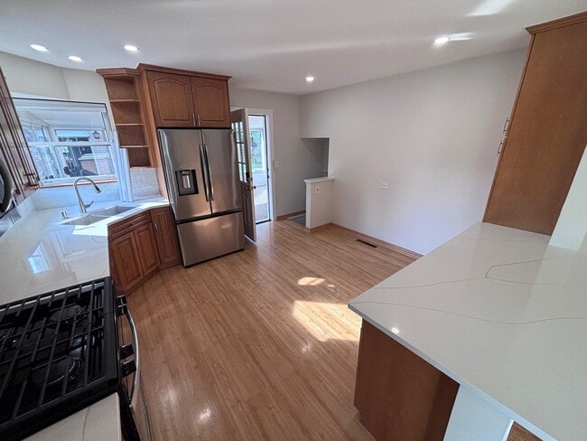 Photo - 532 Warren Rd