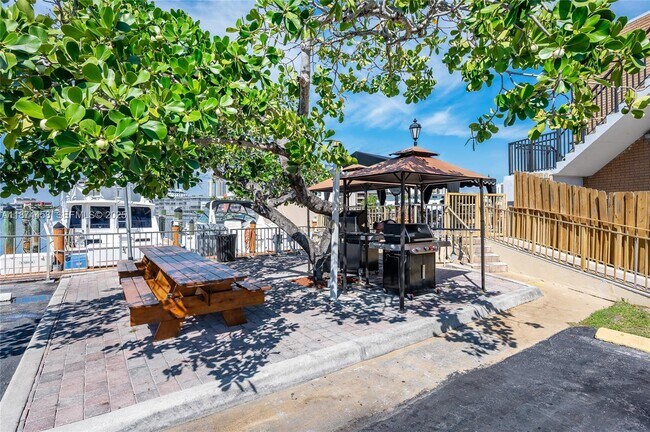 Photo - 100 Golden Isles Dr Unit 104