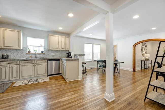 Photo - 1811 Marshall St