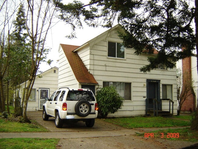 Building Photo - r401ALL Unit r401v- #B