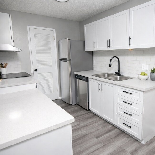 Photo - Waterford Square