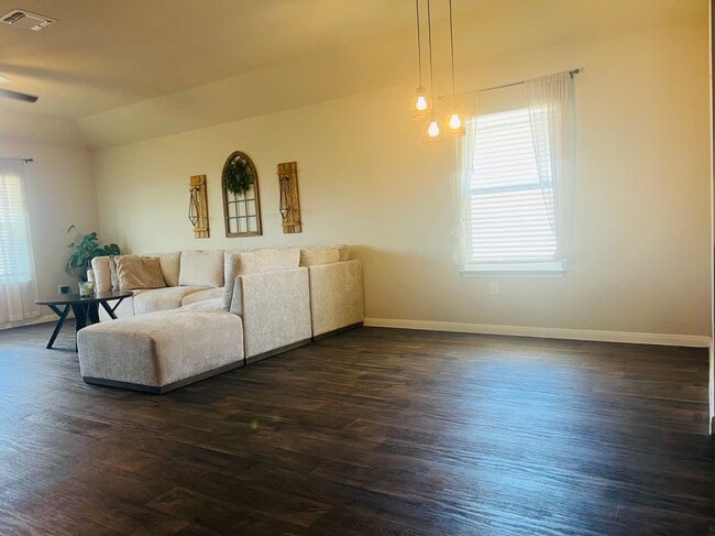 105 Harlan Dr