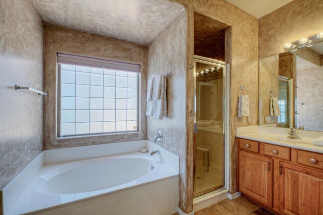 Photo - 14000 N 94th St