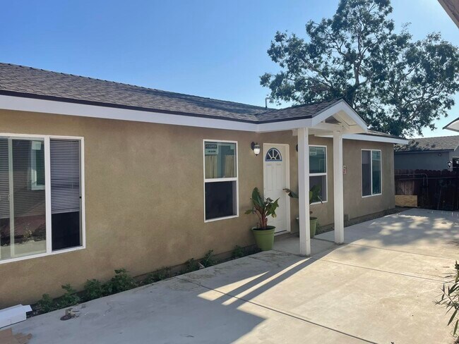 Front - 15635 Curtis Ave