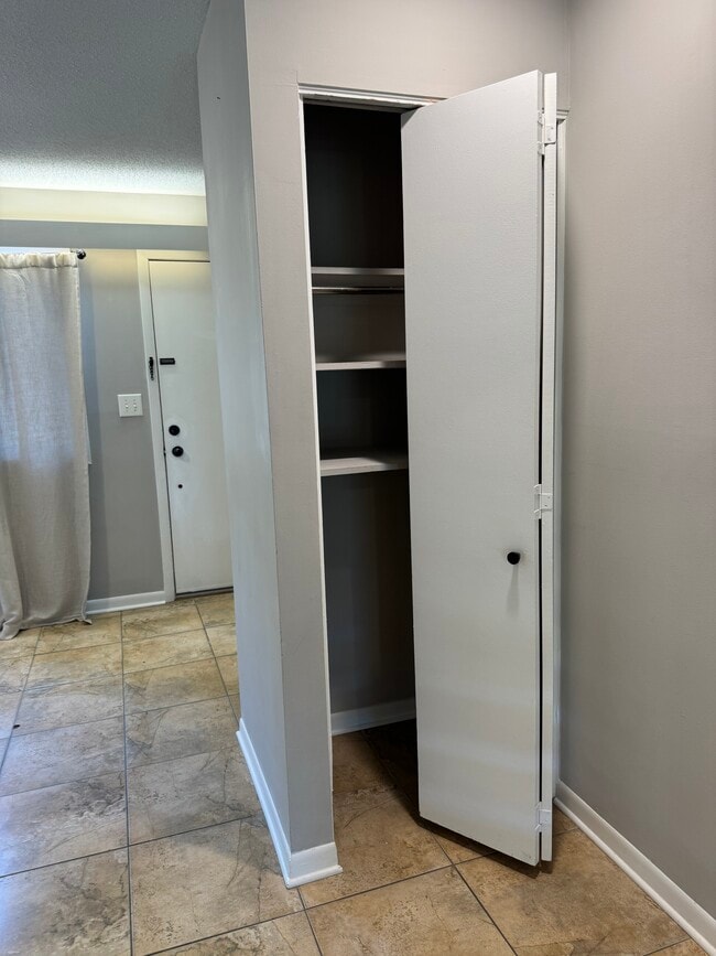 Photo - 115 Beechnut St Unit B5