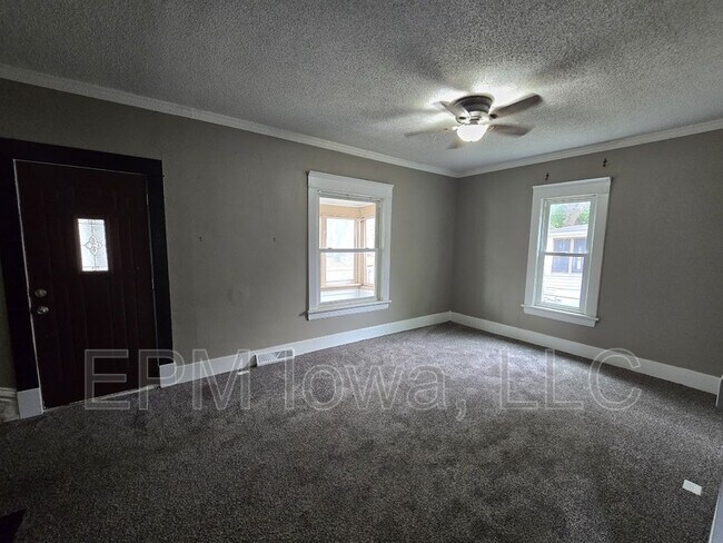 Photo - 220 Center St