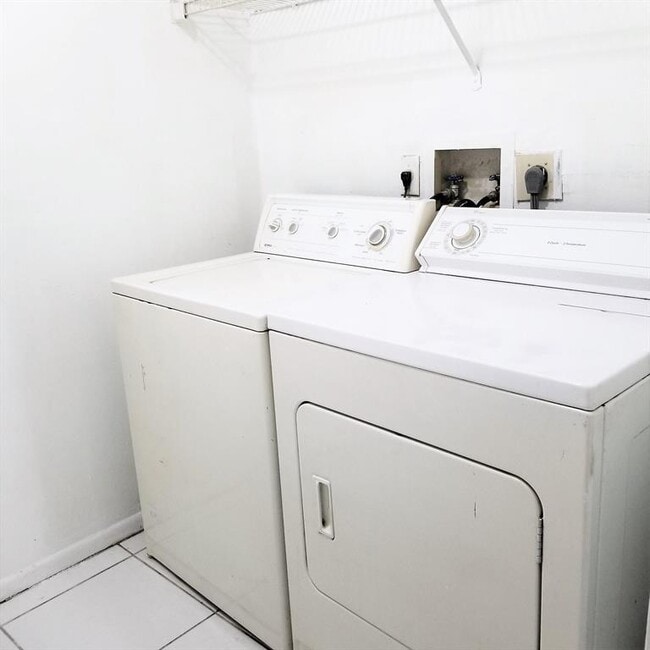 Photo - 11403 NW 35th St Unidad 11403 NW 35th St