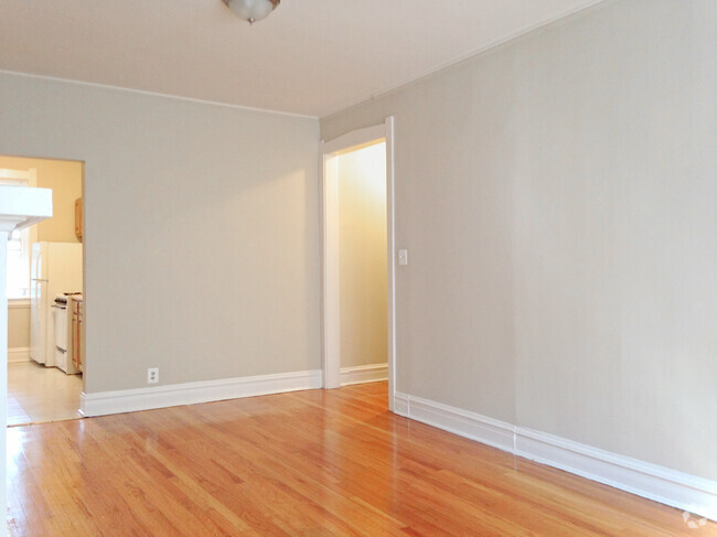 Building Photo - Amazing Location! Huge, 2nd Floor 1 Bed Ap... Unit 2 Rental