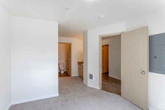 2BR, 2BA - 980 SF