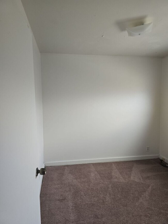 Photo - 2 bedroom, 1 bathroom Apartment! AUGUST 2025! Unidad Apt #09