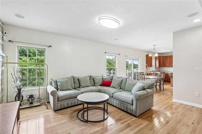 443 Isabella Ct
