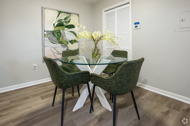 2BR, 1BA - 1,050SF (Dinning Room) - Evergreen