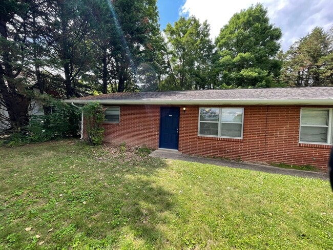 Building Photo - 323-325 Watauga Dr Unit 323 Watauga Dr