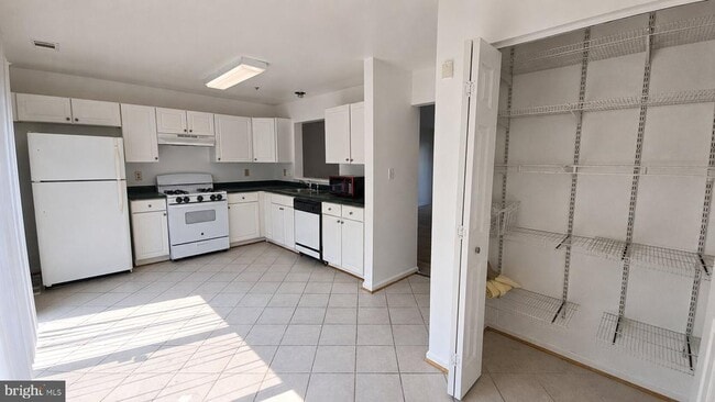 120 Royalty Cir
