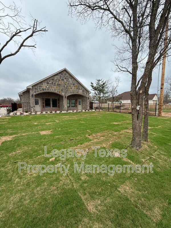 Photo - 910 Fuller Ave