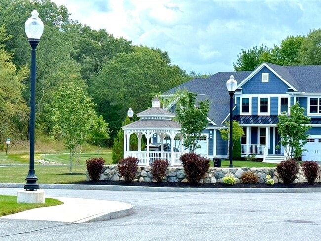 Photo - 7 Lily Pond Ln Townhome